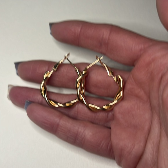 Vintage Womans Twisted Hoop Earrings 14K Yellow Gold Polished 20mm Hinged Back - Picture 5 of 10